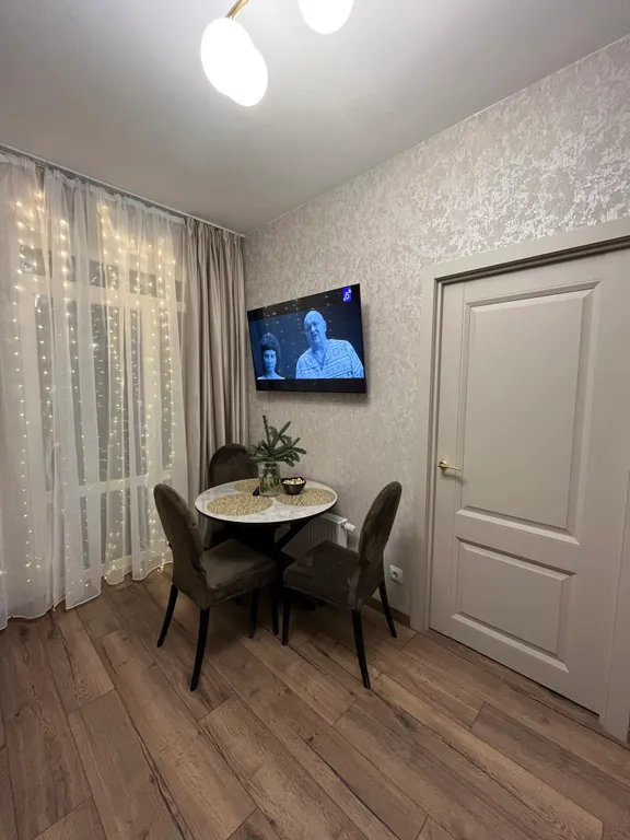 Видовая на озеро и город уютная квартира