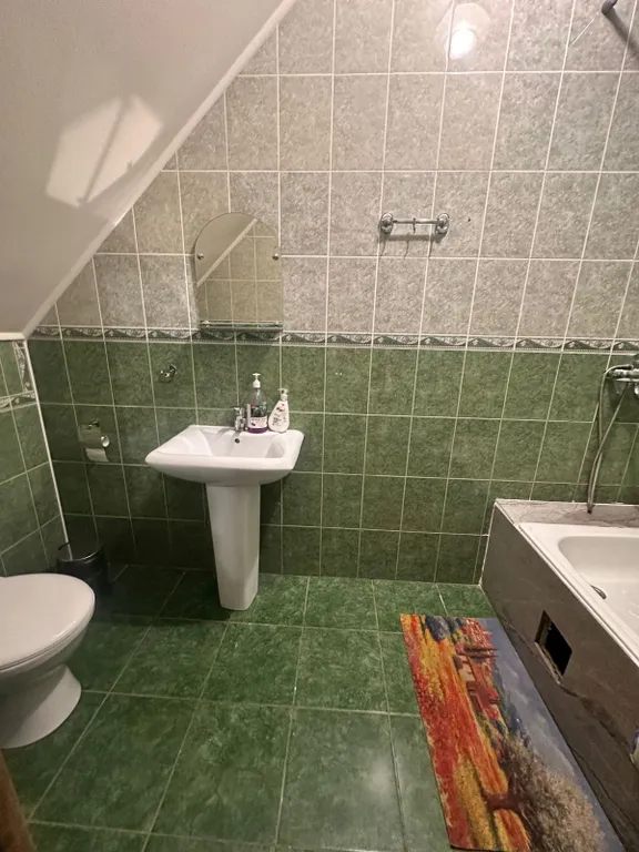 Большой дом с баней, бассейном, мангалом и парковкой