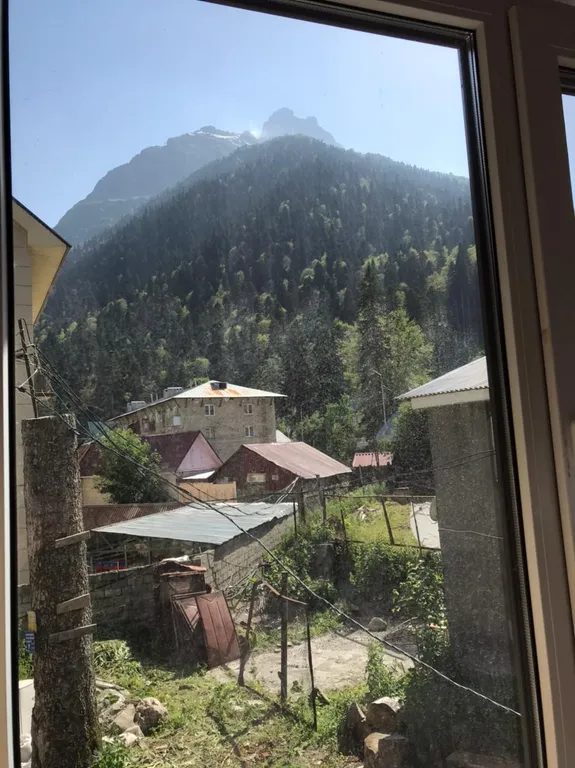 Уютный 3-х этажный коттедж в центре Домбая