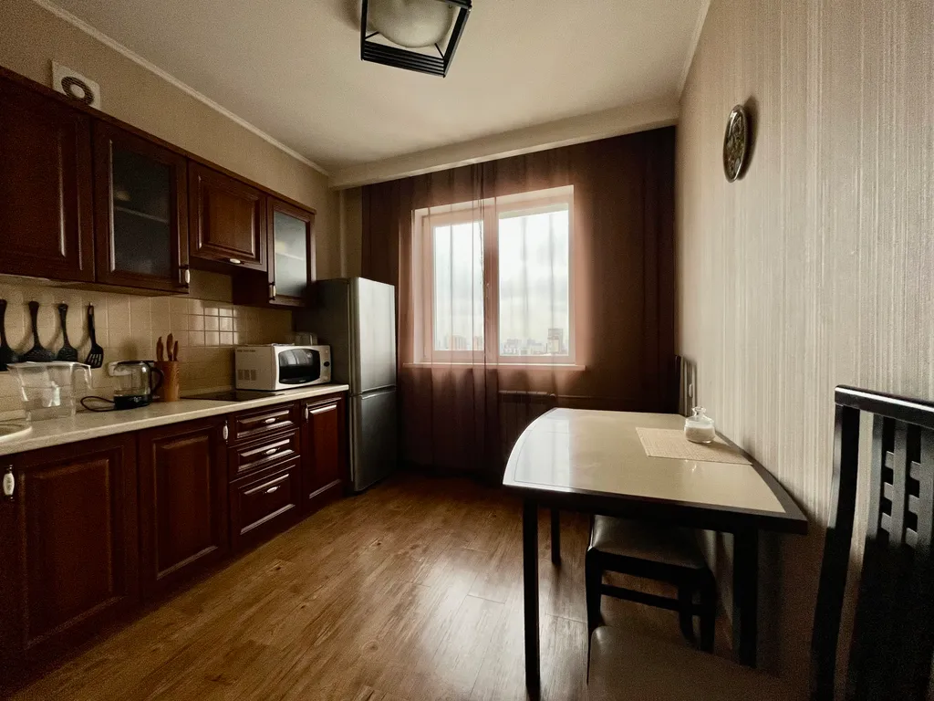 Изолированная двухкомнатная в центре города рядом с метро и ТЦ