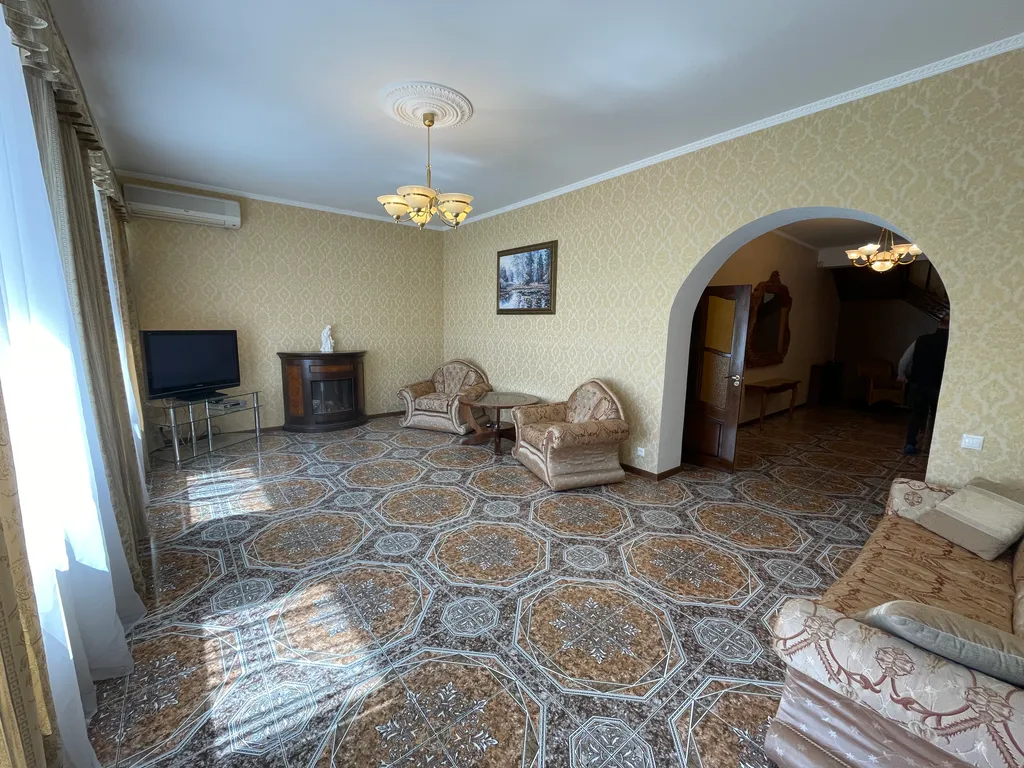 Шикарный коттедж с бассейном