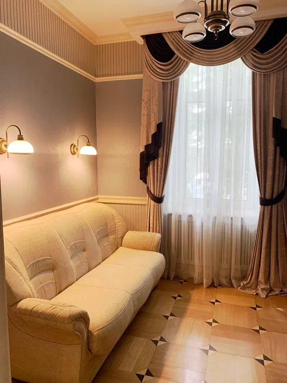 Двухэтажный коттедж в центре