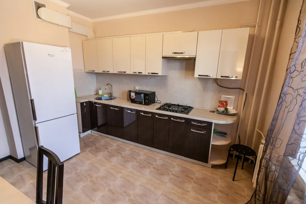 Просторная 1-комнатная квартира напротив ТЦ Обними - Курчатова 72