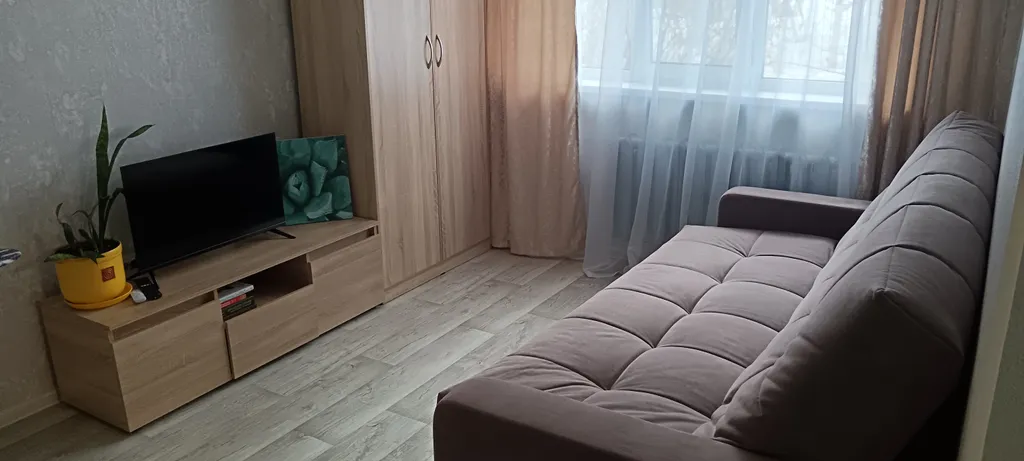 Уютная двухкомнатная квартира с хорошим ремонтом в тихом районе