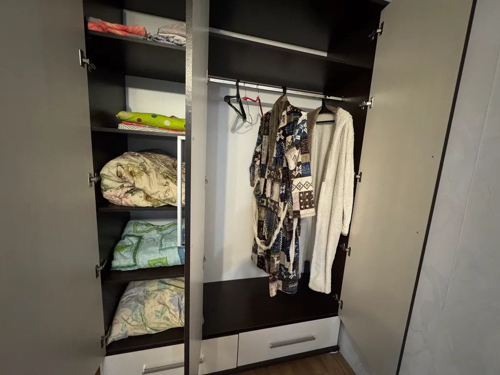 1 комнатная квартира, выход в лесо-парк рядом больница имени Середавина