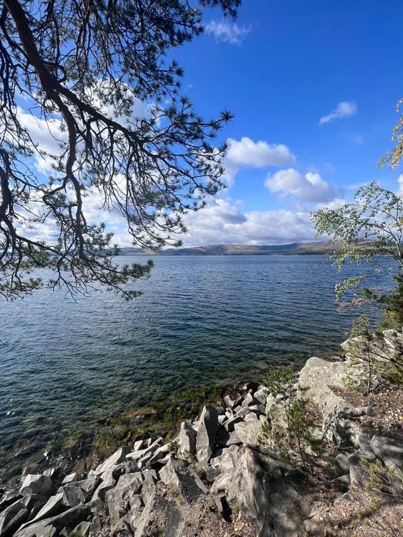 Золотой пляж с видом на Тургояк
