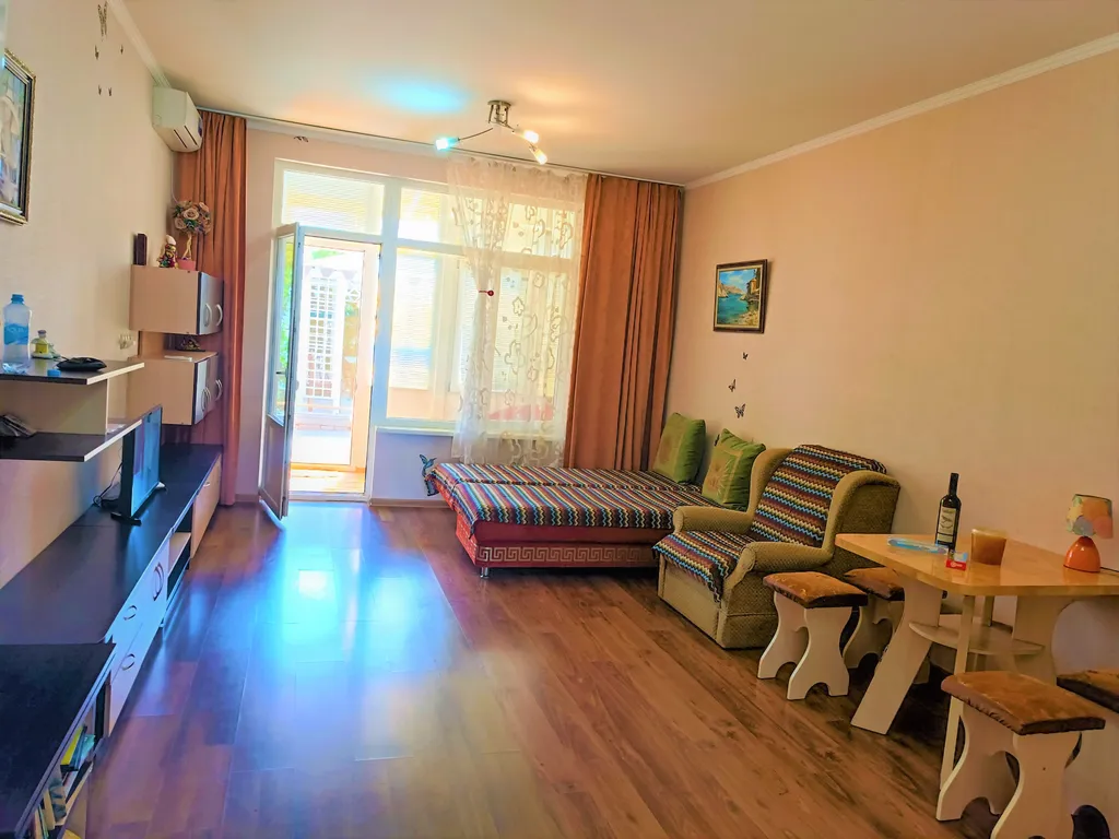 Квартира Семейный апартамент с зеленым патио у моря — аренда посуточно в Орловка