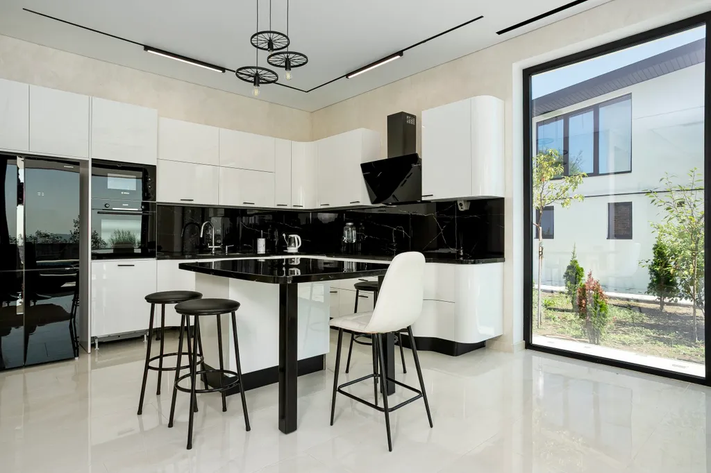 Шикарная Вилла с видом на море и горы