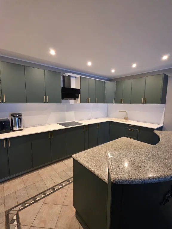 Загородный дом с бассейном и банкетным залом