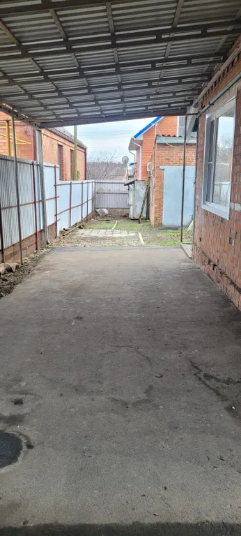 Половина дома с заездом