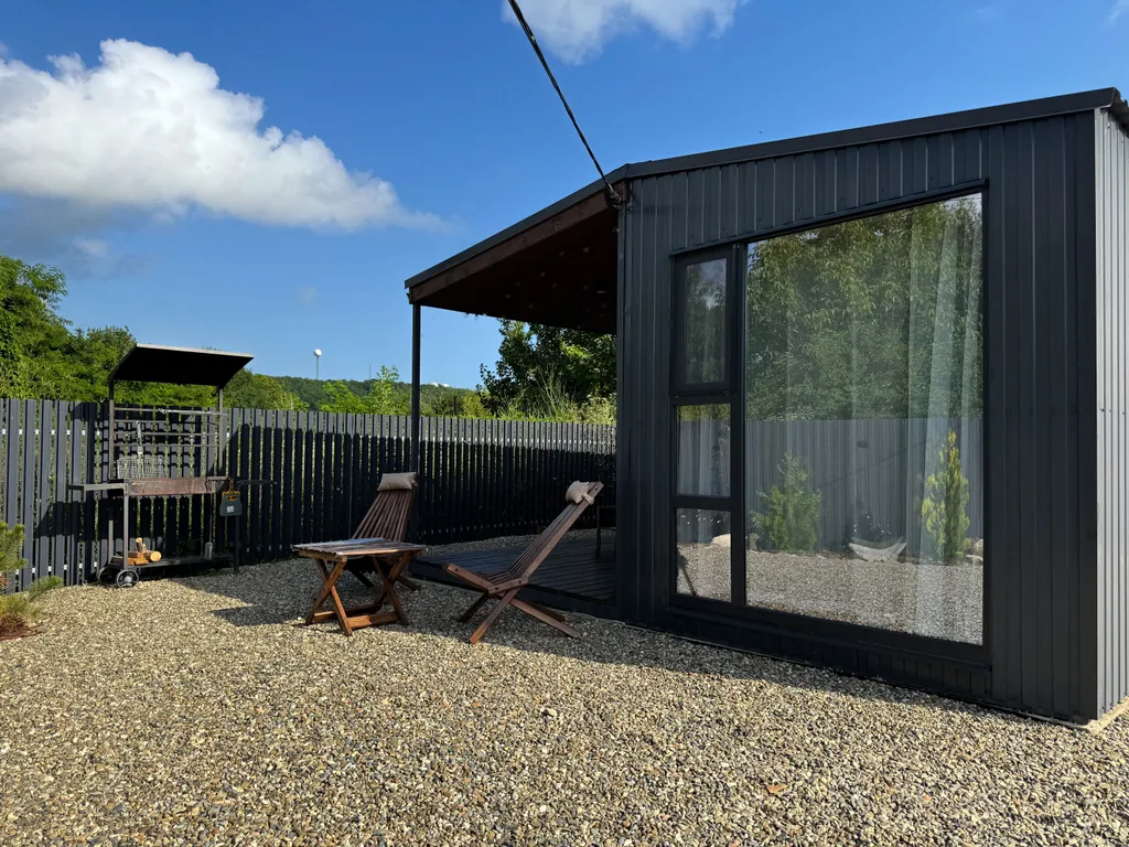 Трёхместный коттедж в тихом месте