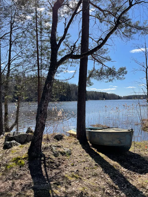 Дом в уникальном месте на берегу озера