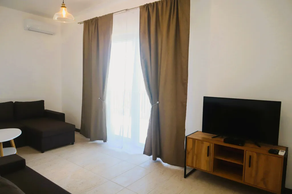 Квартира 3-комнатная Квартира — Кучугуры