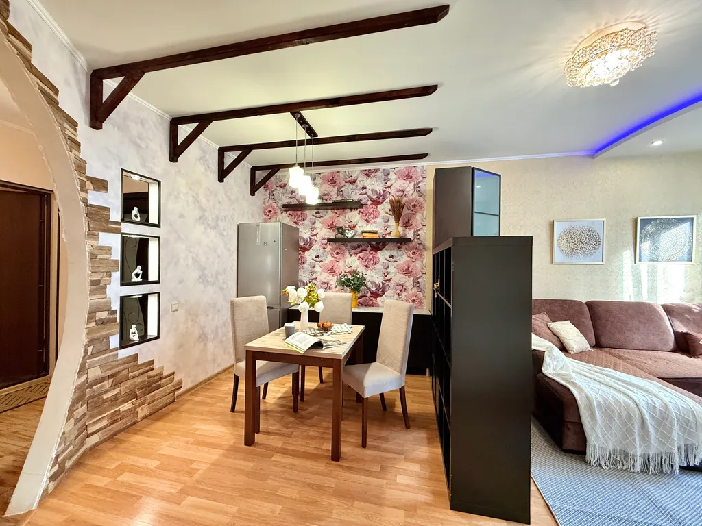 Дизайнерская евро-2-комнатная квартира с рабочей зоной