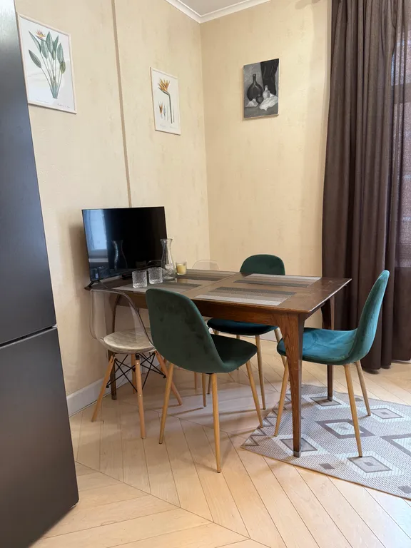 Квартира в французском стиле с видом на лес