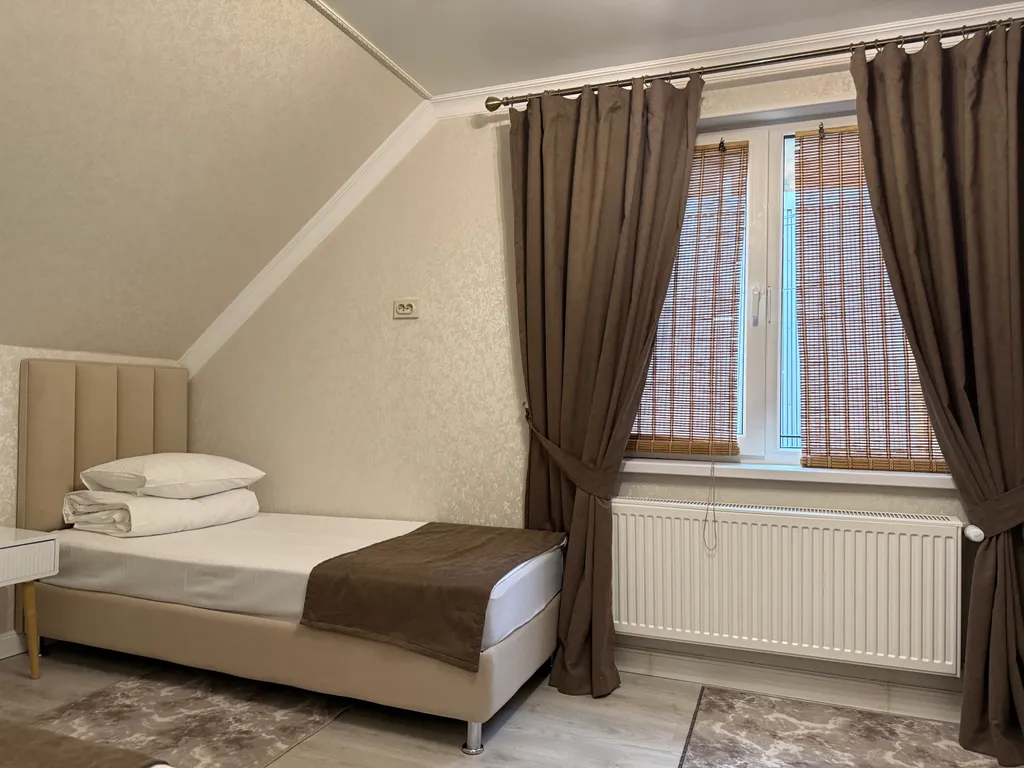 Malkar house с видом на гору Чегет