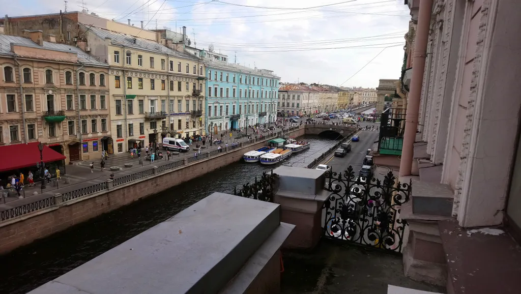Балкон с видом на канал Грибоедова и Спас-на-крови