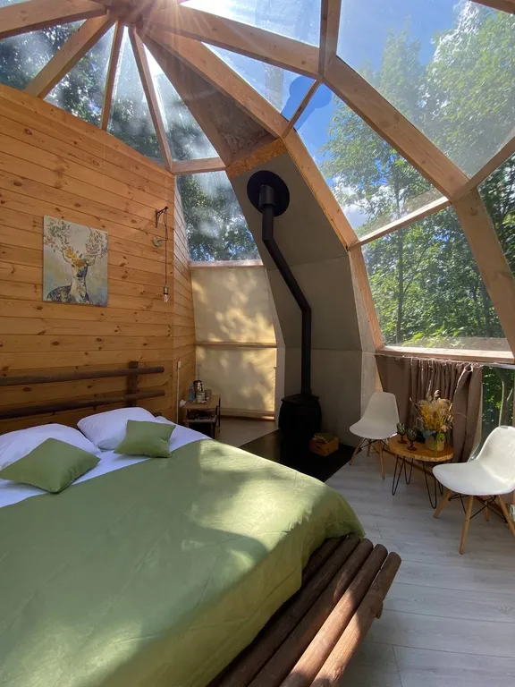 Сфера с террасой и камином