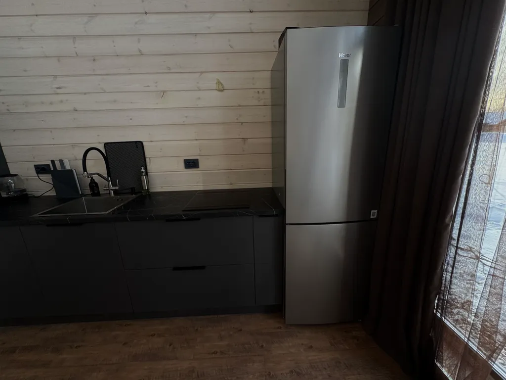 Уютный дом у озера, в 50 километрах от Петербурга, с мангалом, Wi-Fi