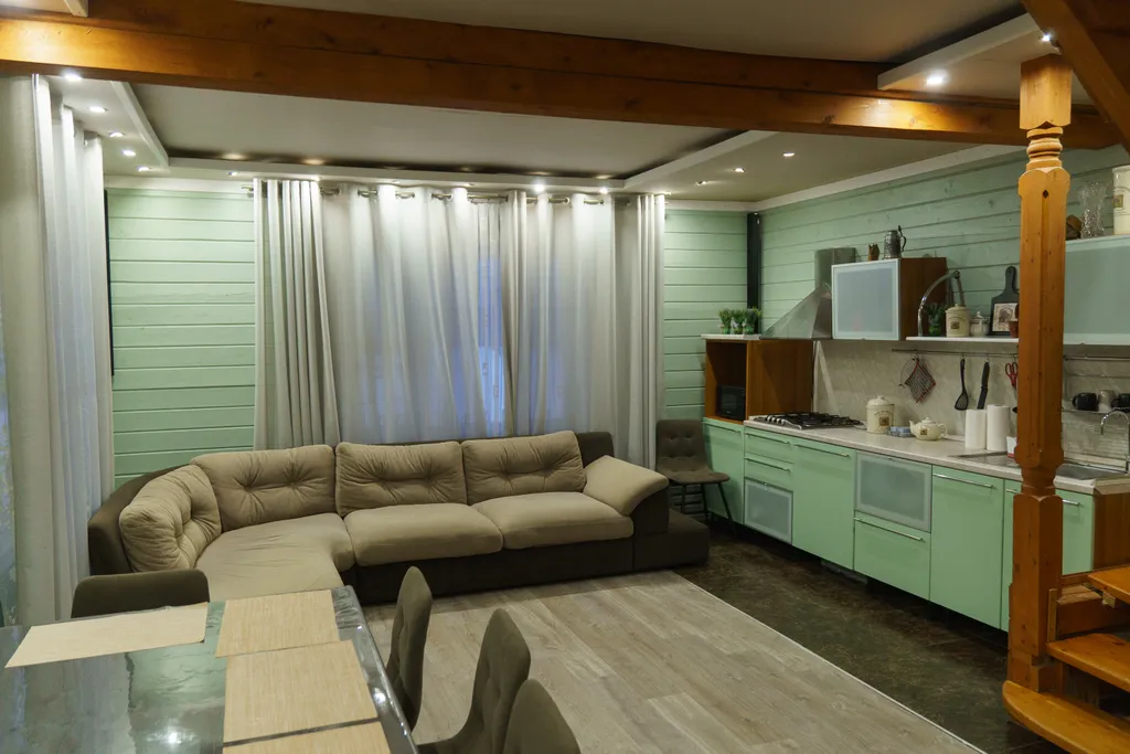 Дом рядом с городом