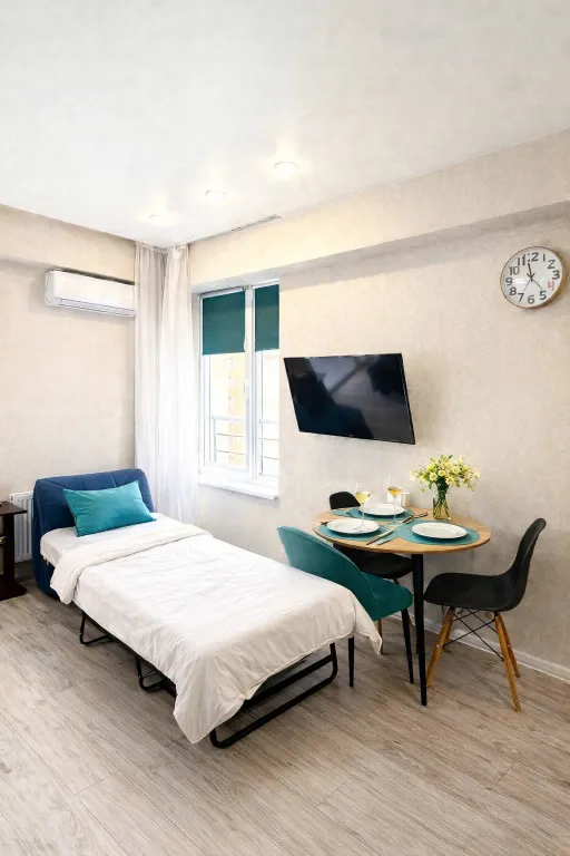 Угловая студия с цветами на берегу моря