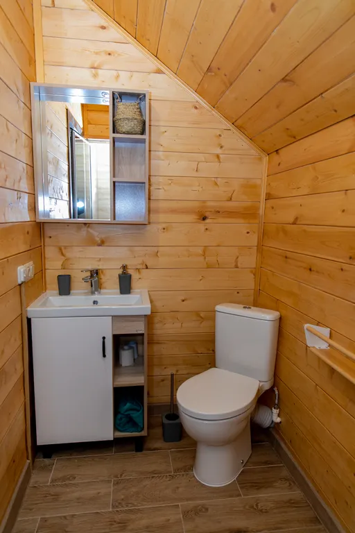 Дом на берегу озера