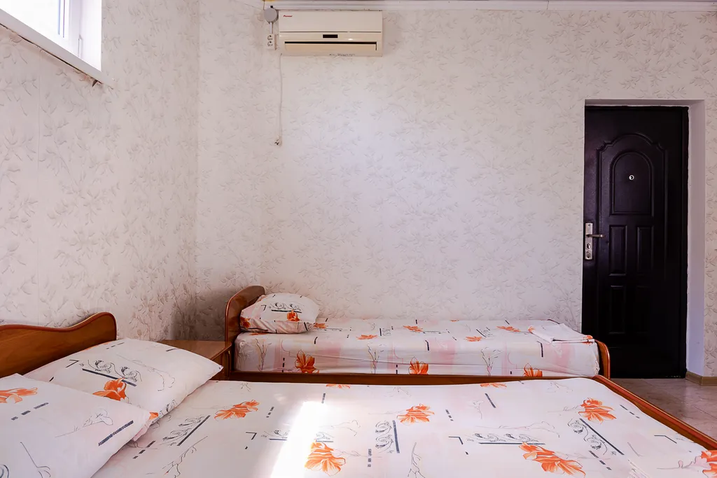 Четырёхместный номер с удобствами, парковка в подарок