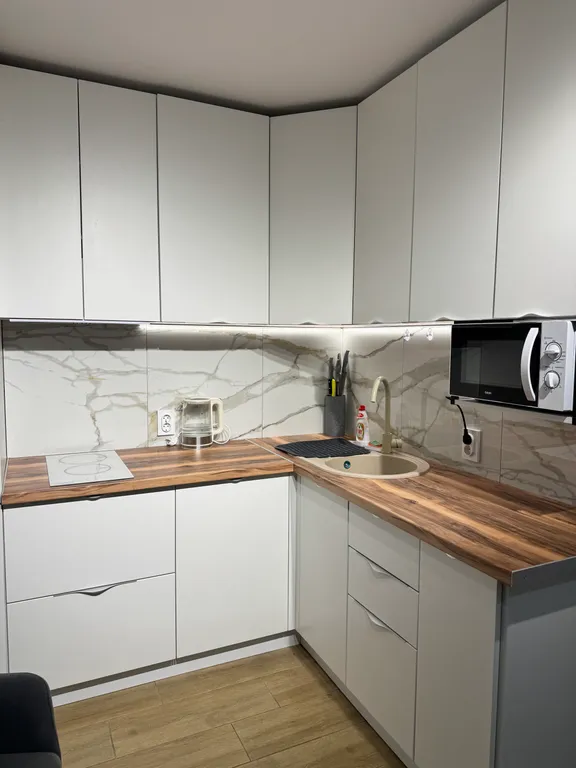 Уютная двухкомнатная квартира у моря, в центре города