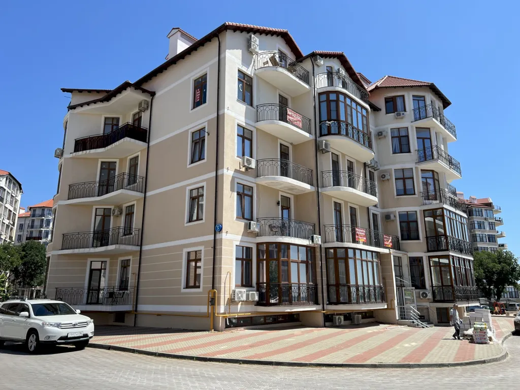 Квартира с балконом и видом на открытое море, Толстый мыс