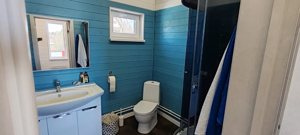 Дом рядом с озером