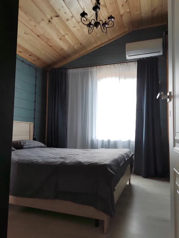 Уютный домик на берегу у моря