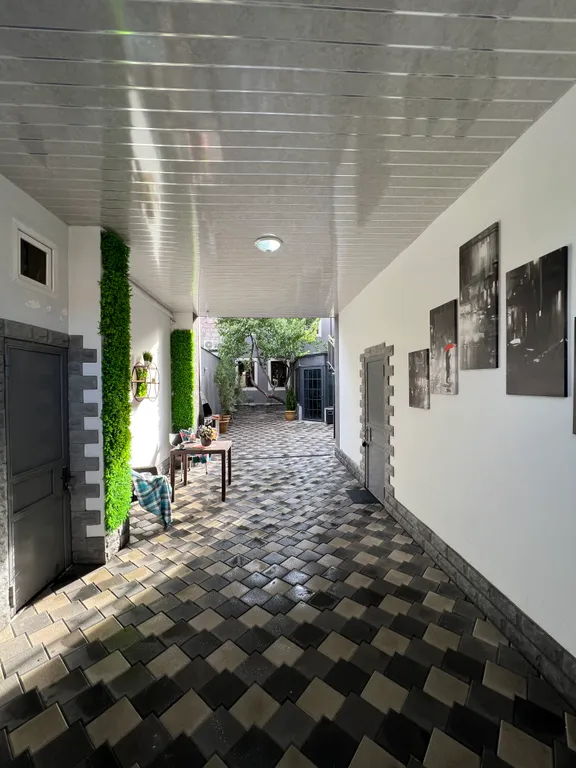 Sweet Yellow Apartment Self Check In