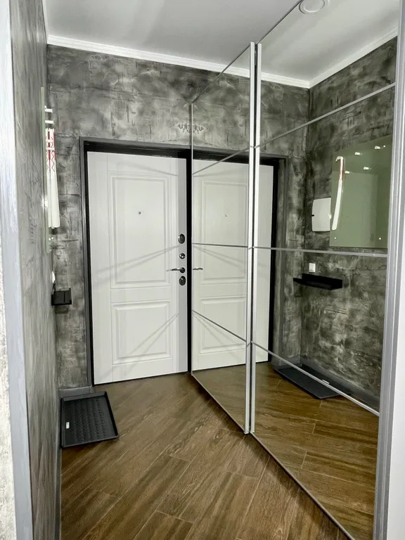 Квартира премиум класса с видом на горы и французским балконом.