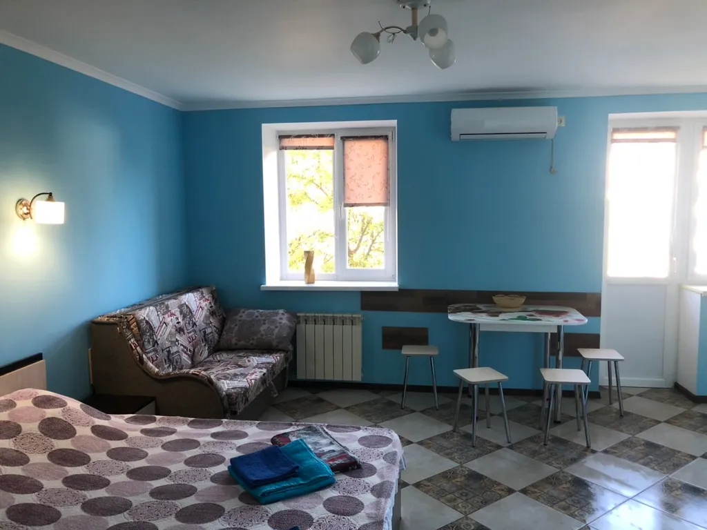 Квартира-студия голубая