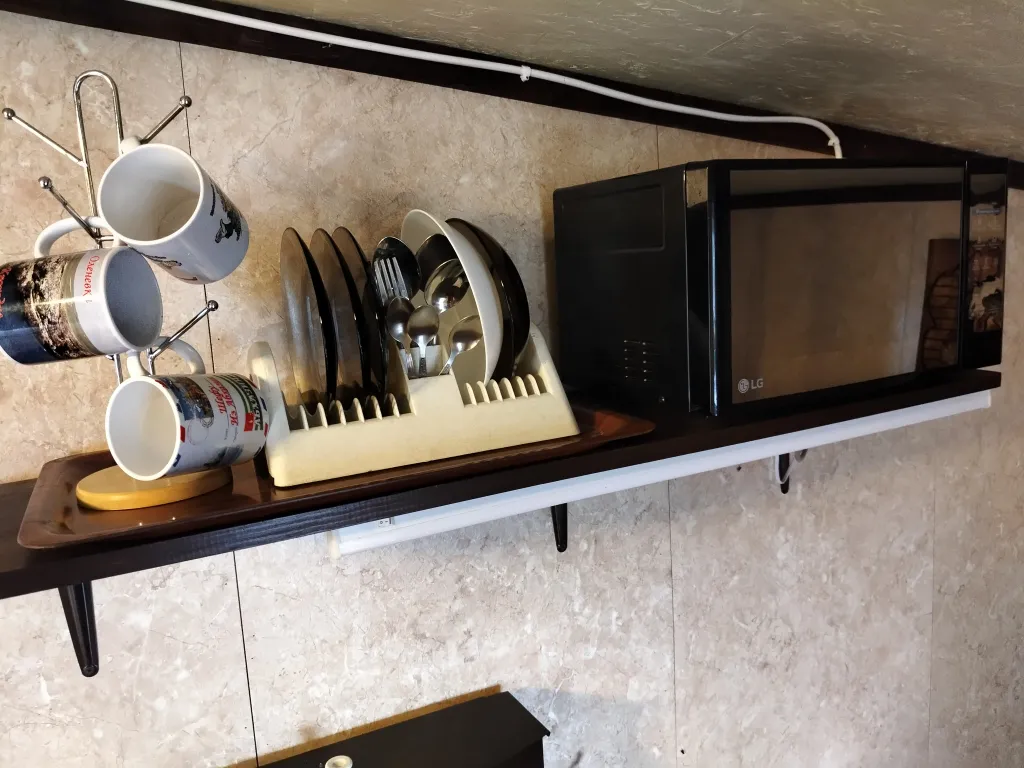 Домик на озере в глуши