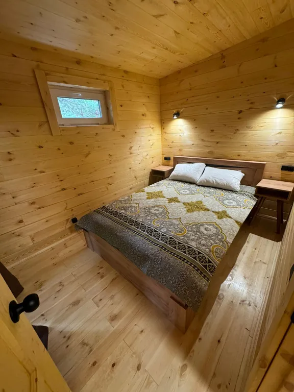 Коттедж Домик с панорамными окнами в лесу — аренда посуточно в Катунь