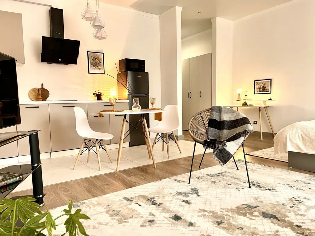 Студия в теплых тонах