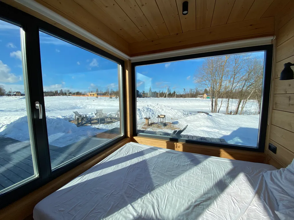 Мини дом с панорамными окнами