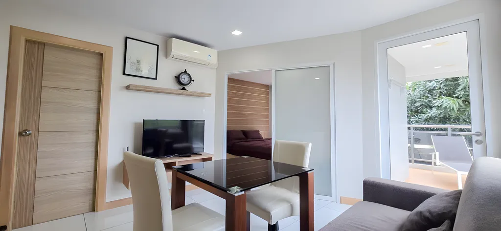 Угловая, уютная квартира с одной спальней и большим балконом