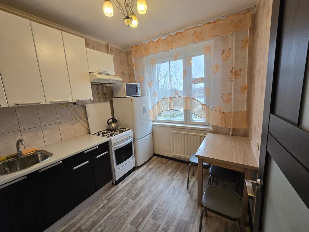 Отличная двухкомнатная квартира в 2 километрах от Псковского Кремля