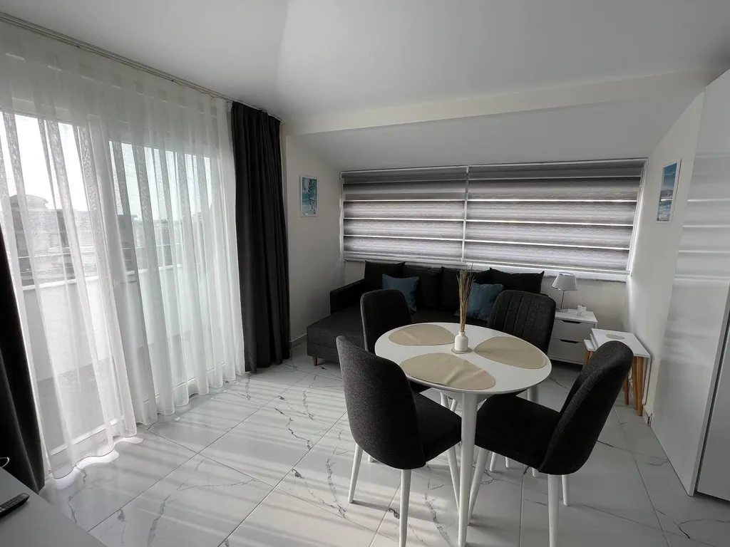 Стильные, комфортные апартаменты с видом на море Sky