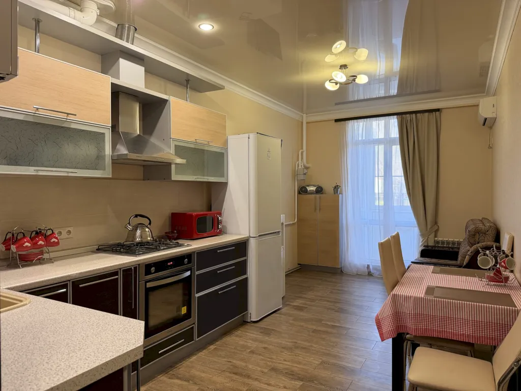 Квартира Квартира с балконом и видом на горы в центре - 11 мин до моря — Геленджик