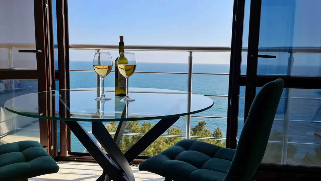 Супер-видовая квартира в Ливадии на берегу моря