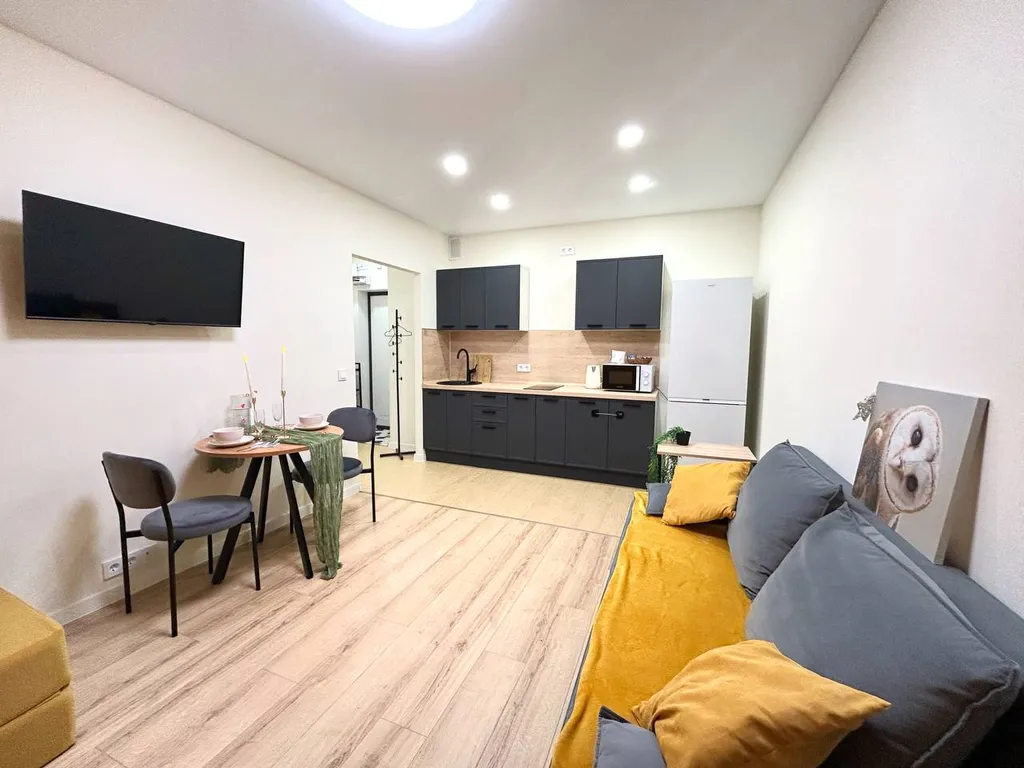 Современная евродушка у военной части