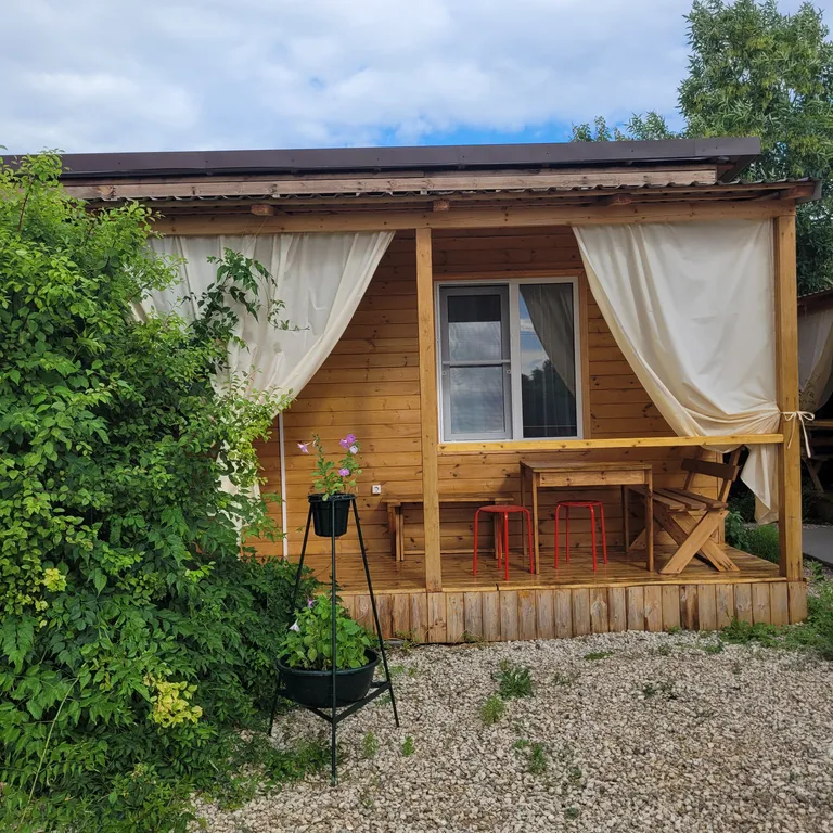 Новый домик 2-комнатный с кухней и террасой на компанию