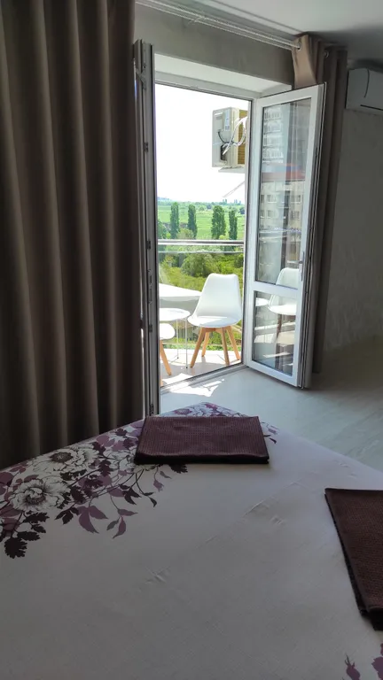 Апартамент с потрясающим видом на горы и море