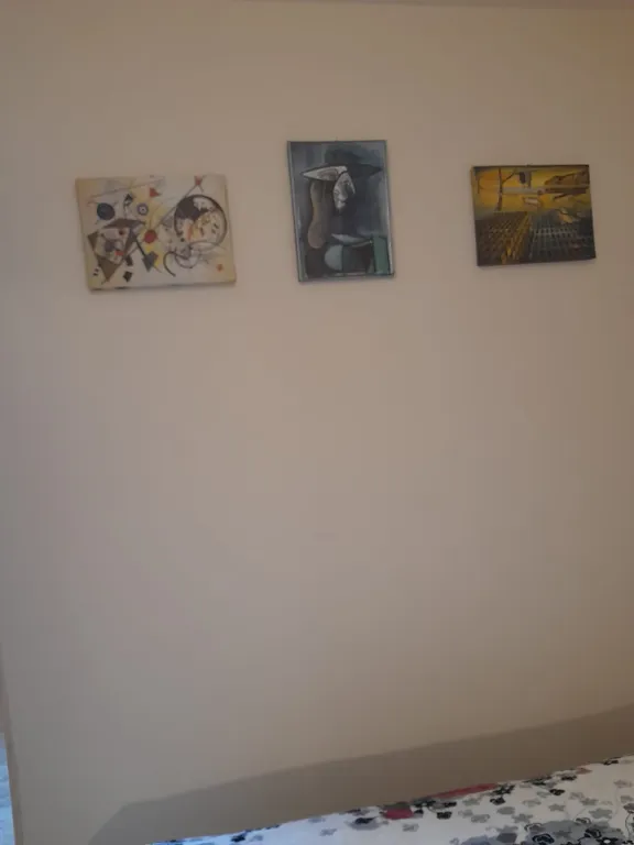 Уютная квартира у моря с видом с балкона на достопримечательности, ели и город