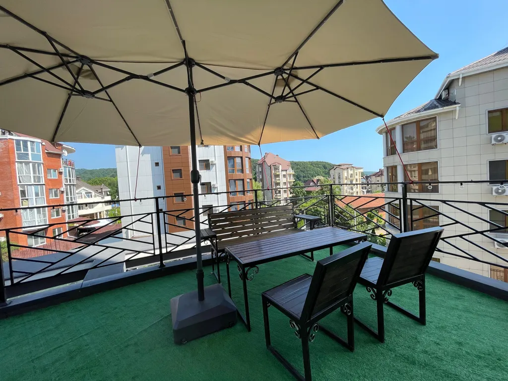 Апартаменты с террасой 60 м2 собственным бассейном, 3 минуты до пляжа