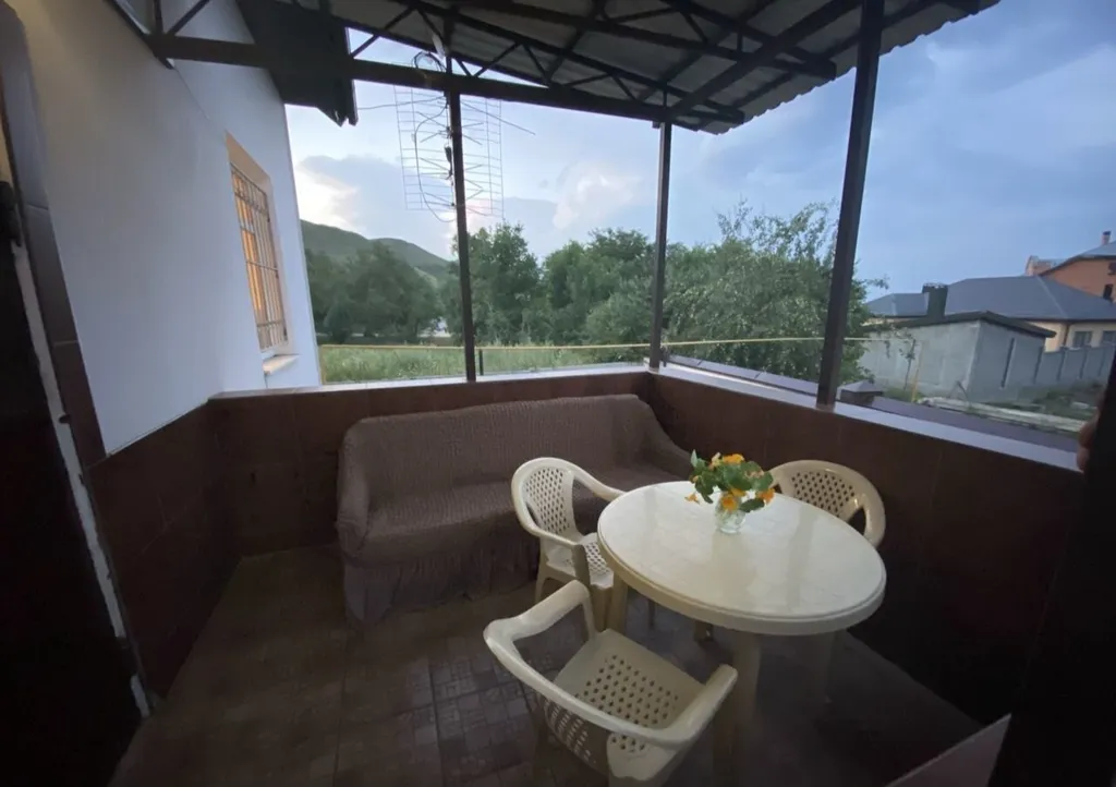 Два этажа с отдельным входом в уютном доме в ущелье рядом с озером