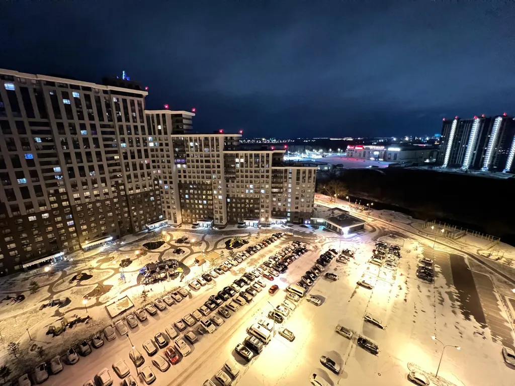 Прекрасная студия с видом на реку и город